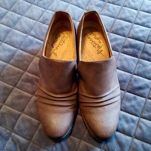 Natural Soul Brown Shoes w/ Square Heel